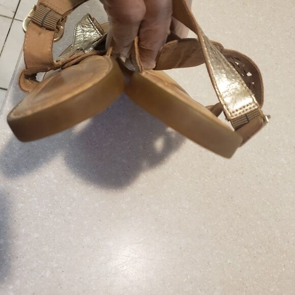 Born Women’s sz 1 Tilde Thong Sandal Light Gold Metallic Comfort Insole - Picture 5 of 6